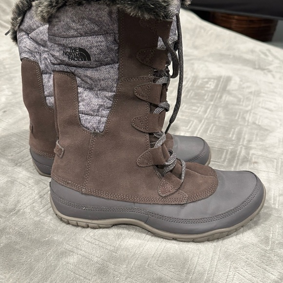 THE NORTH FACE NUPTSE PURNA BOOT WOMEN'S.
Brand New size Us 9.5 - Picture 2 of 4